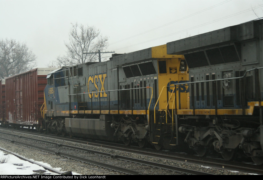 CSX 695